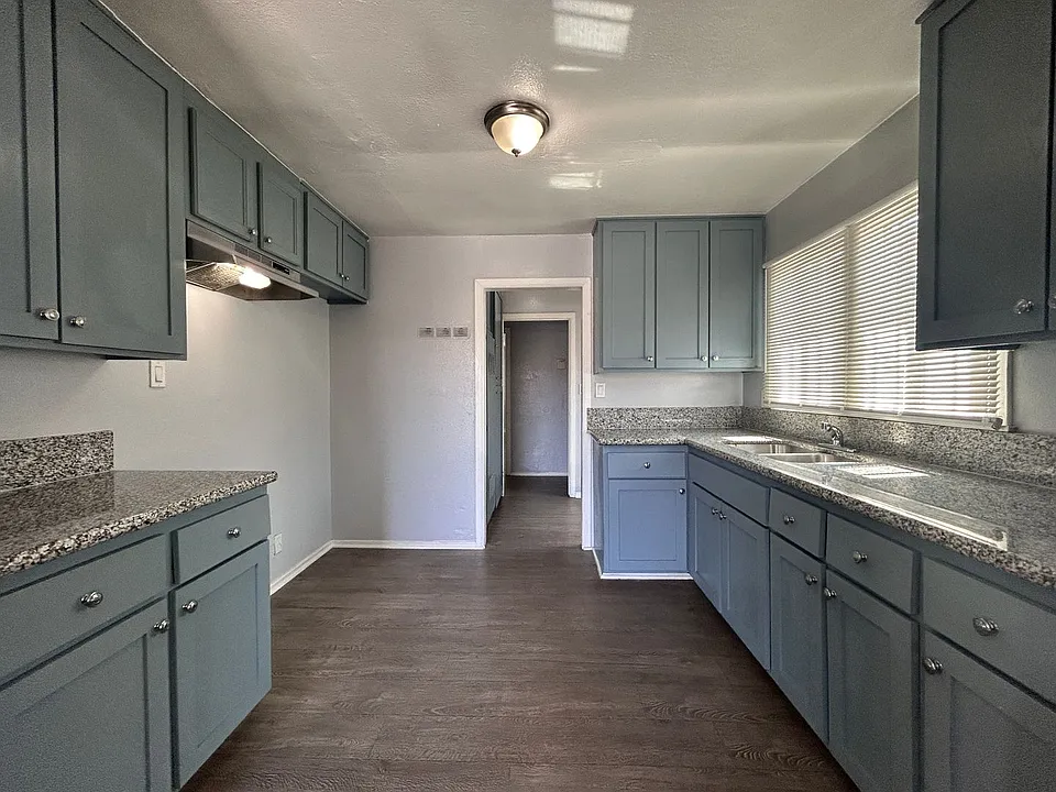 1434 W 145th St