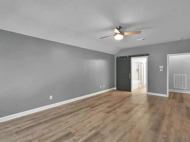 84 Oak Grove Ln — Photo 17
