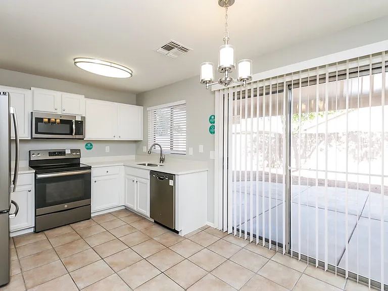 10602 W Rosewood Dr — Photo 7