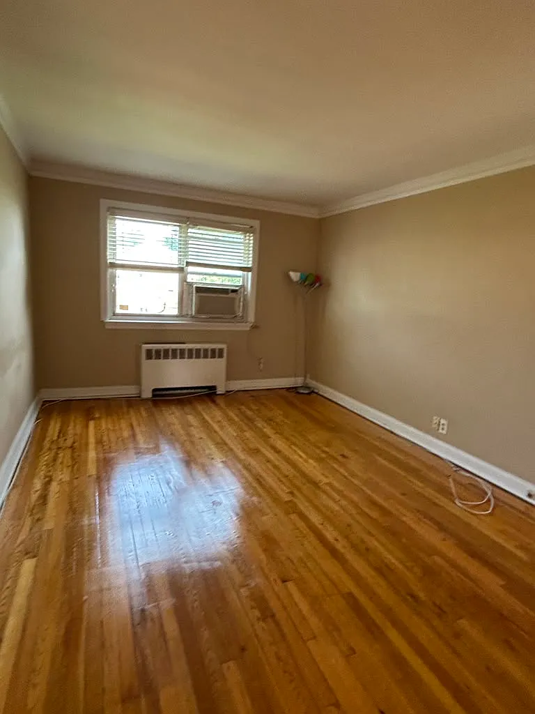 2 bed, 750 sqft, $2,400 — Photo 4