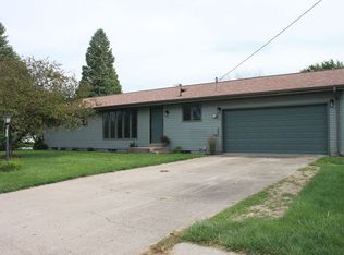 540 Poplar St, Earlham, IA 50072