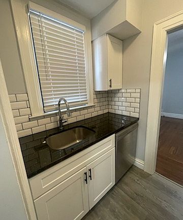 3rd image of 1007 Whalley Ave