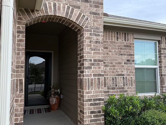 4th image of 764 Armadillo Dr