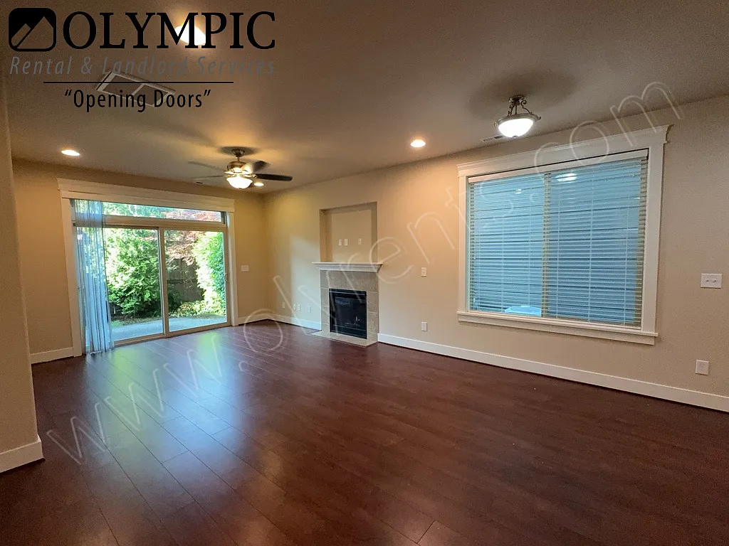 Beautiful home in Briggs Village - 5 Bdrm. Olympia Schools — Photo 4