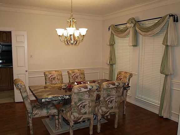 FORMAL DINING