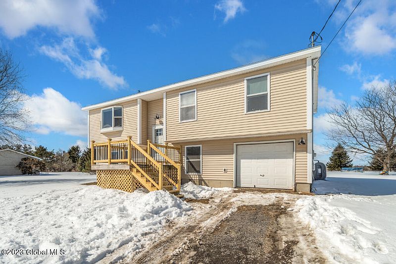 3rd image of 365 Evergreen Road