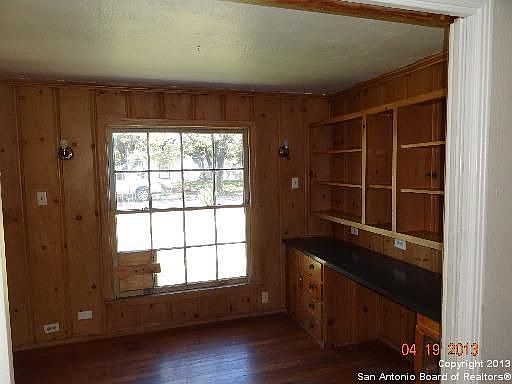 3rd image of 402 Laurelwood Dr