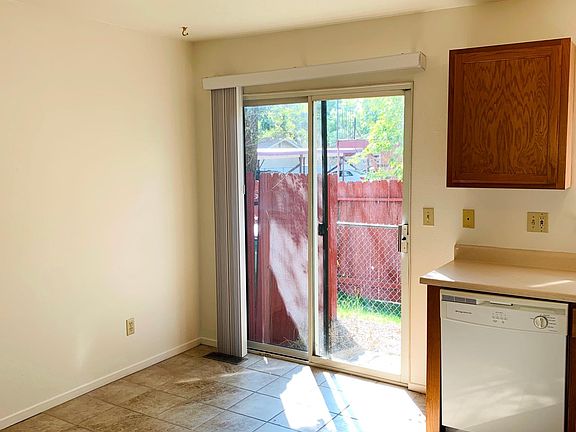 5th image of 105 S Harbin Ave APT 2