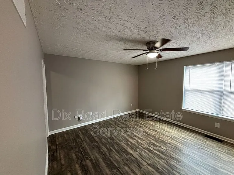 794 Carriage Hill Ln — Photo 12