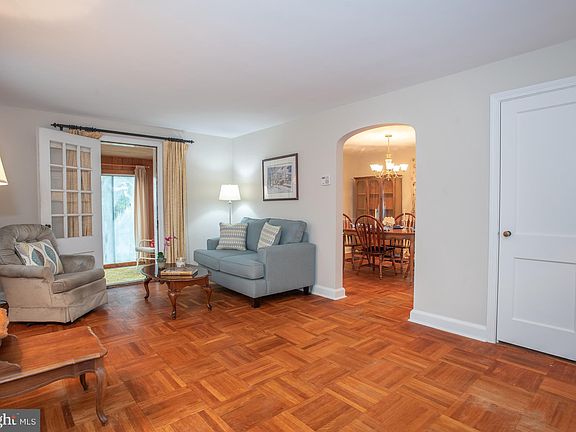 4th image of 6 Latimer Dr