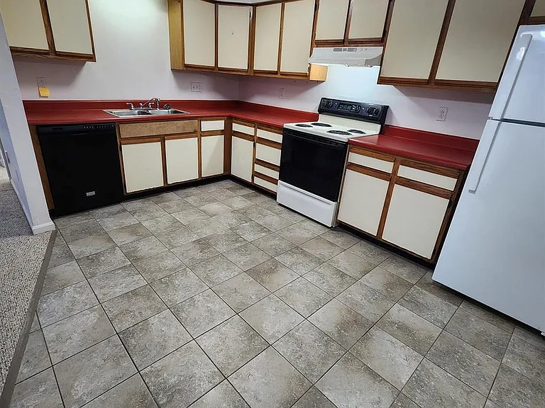 5 Irene St #7-4 — Photo 1