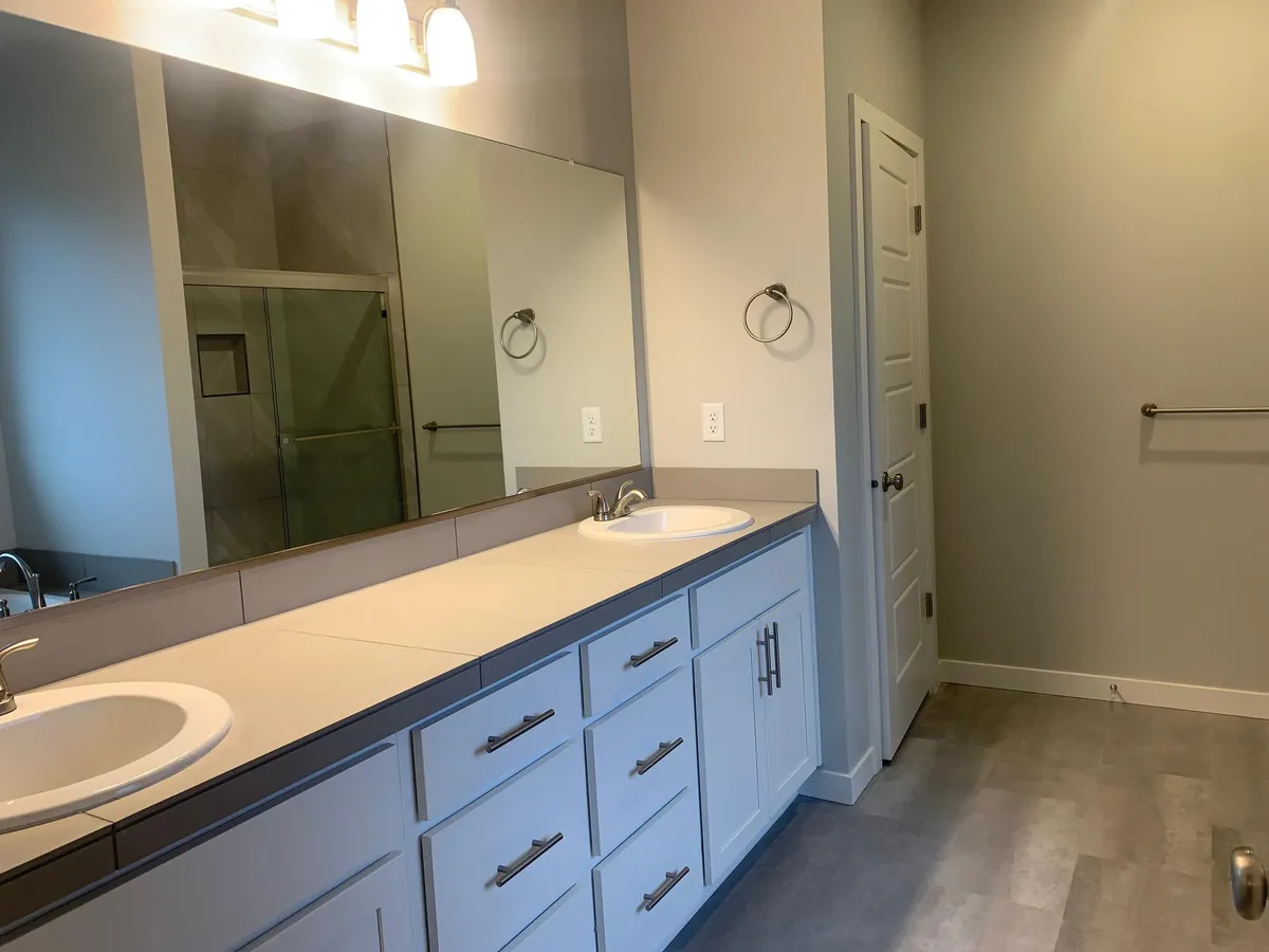 Roomy master bath with two sinks. - 883 E Wilson St