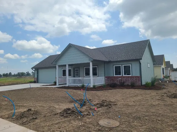 902 Lingonberry Ln, Lindsborg, KS 67456