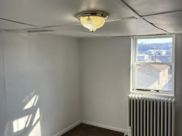 924 Island Ave, Mc Kees Rocks, PA 15136