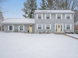 3407 Olderidge Dr NE, Grand Rapids, MI 49525