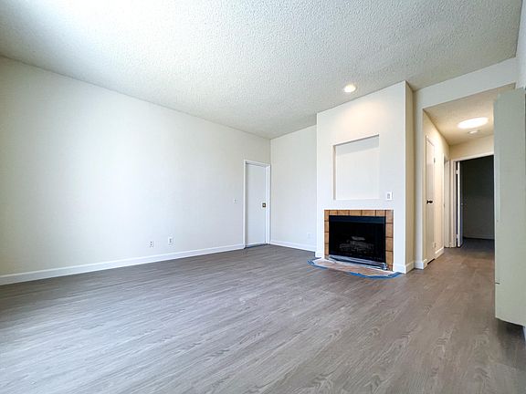 2nd image of 3076 Lincoln Ave #1