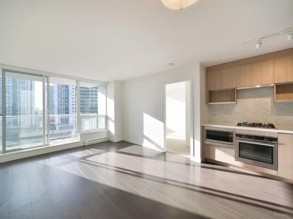 13696 100th Ave #1605, Surrey, BC V3T 0L5