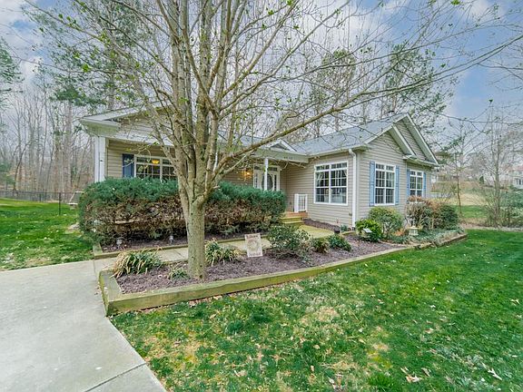 2nd image of 6913 Gold Finch Ln