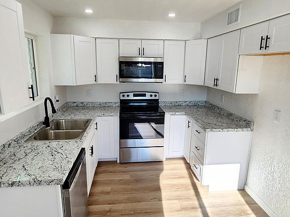 3rd image of 5129 S Fremont Ave
