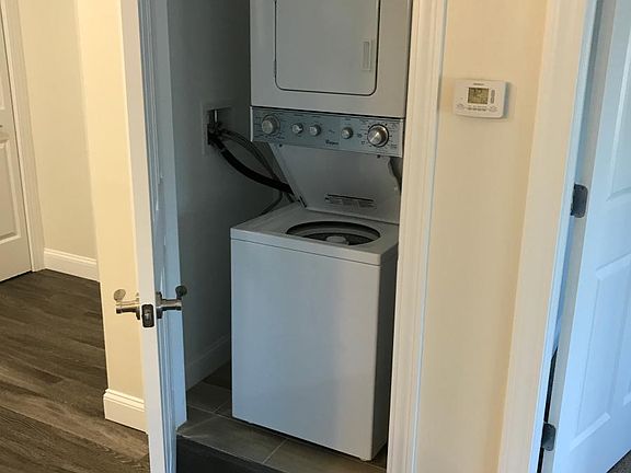 Washer/dryer closet across from breakfast bar