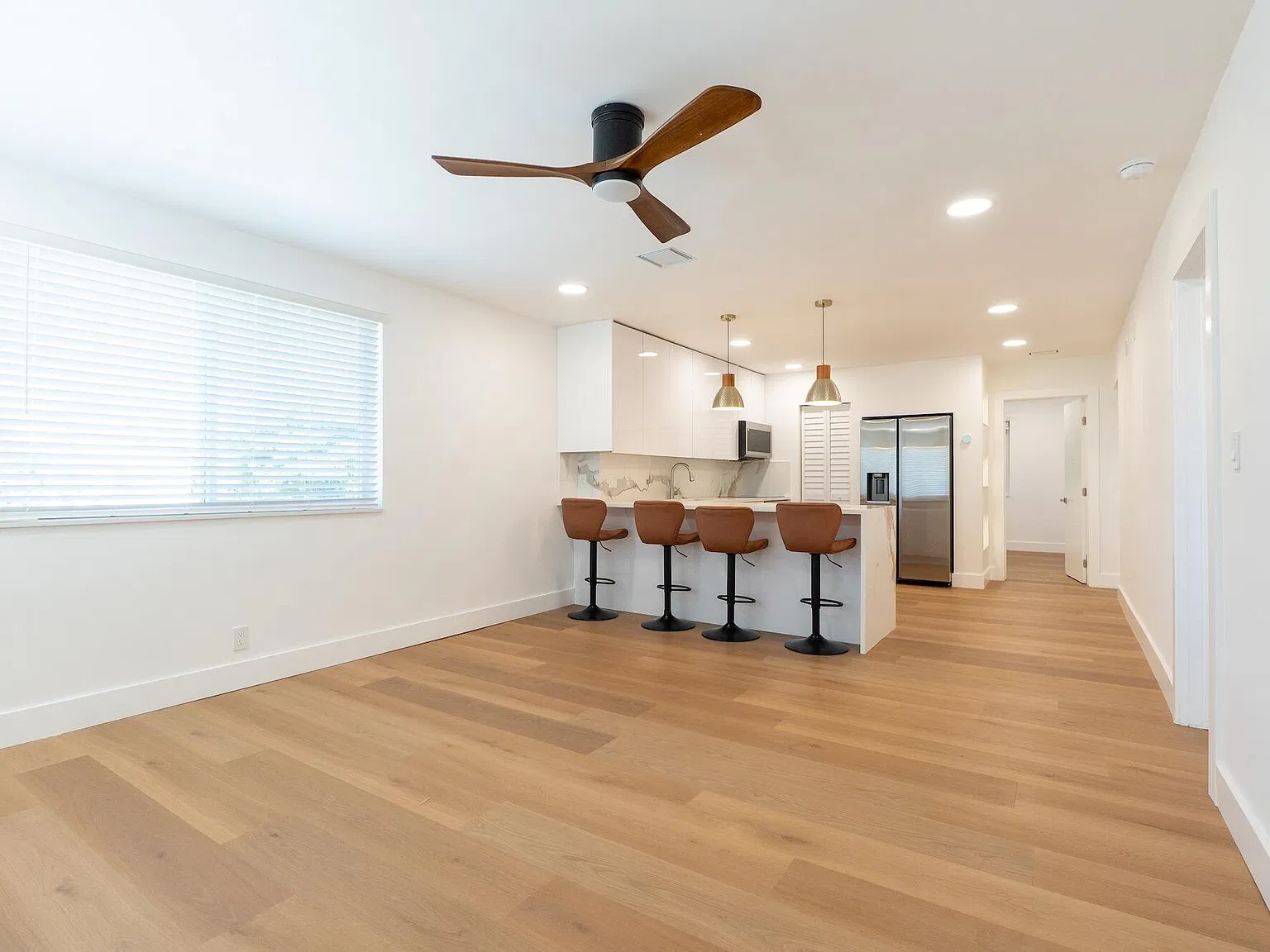 3 bed, 2.0 bath, 960 sqft, $2,500 — Photo 3