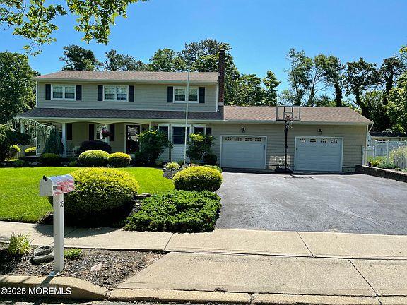 4th image of 36 Winchester Dr
