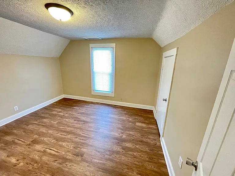 2712 S Moreland Ave — Photo 7