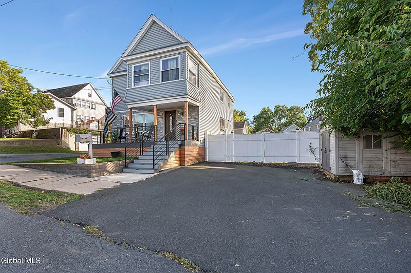 2nd image of 550 Gerling Street