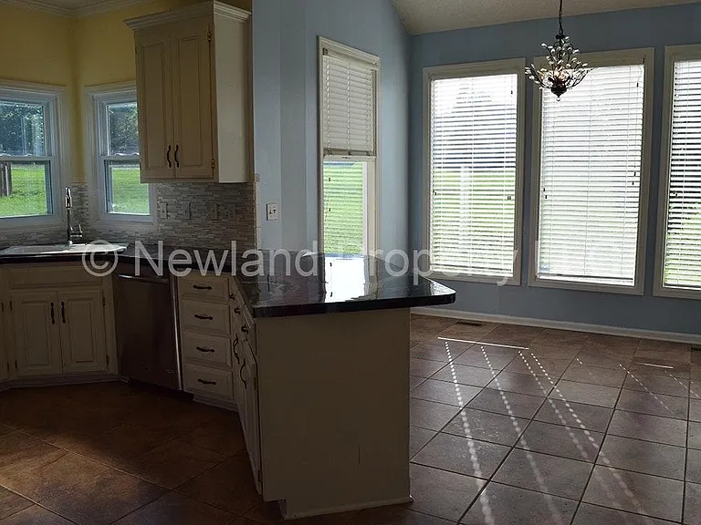 14306 S Summit Ct — Photo 7