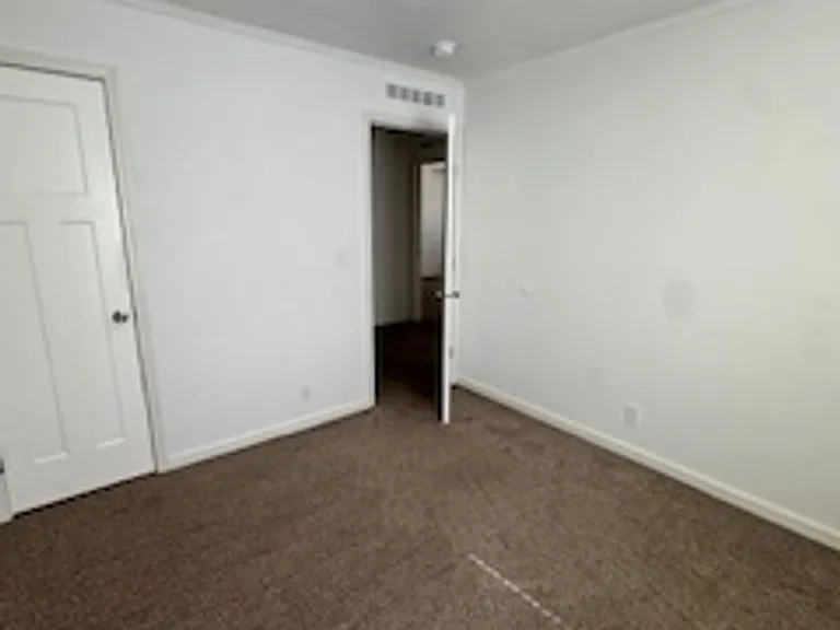 204 Onandaga Ave — Photo 17