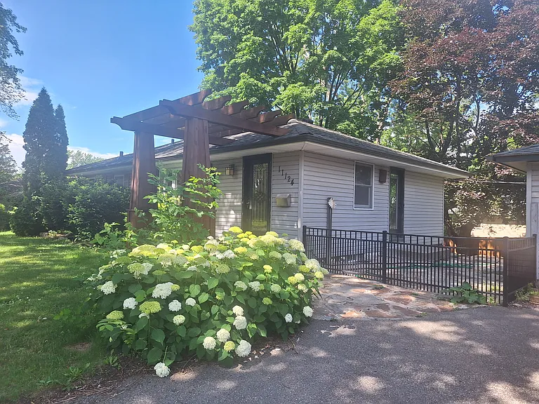 11124 Drew Ave S — Photo 2