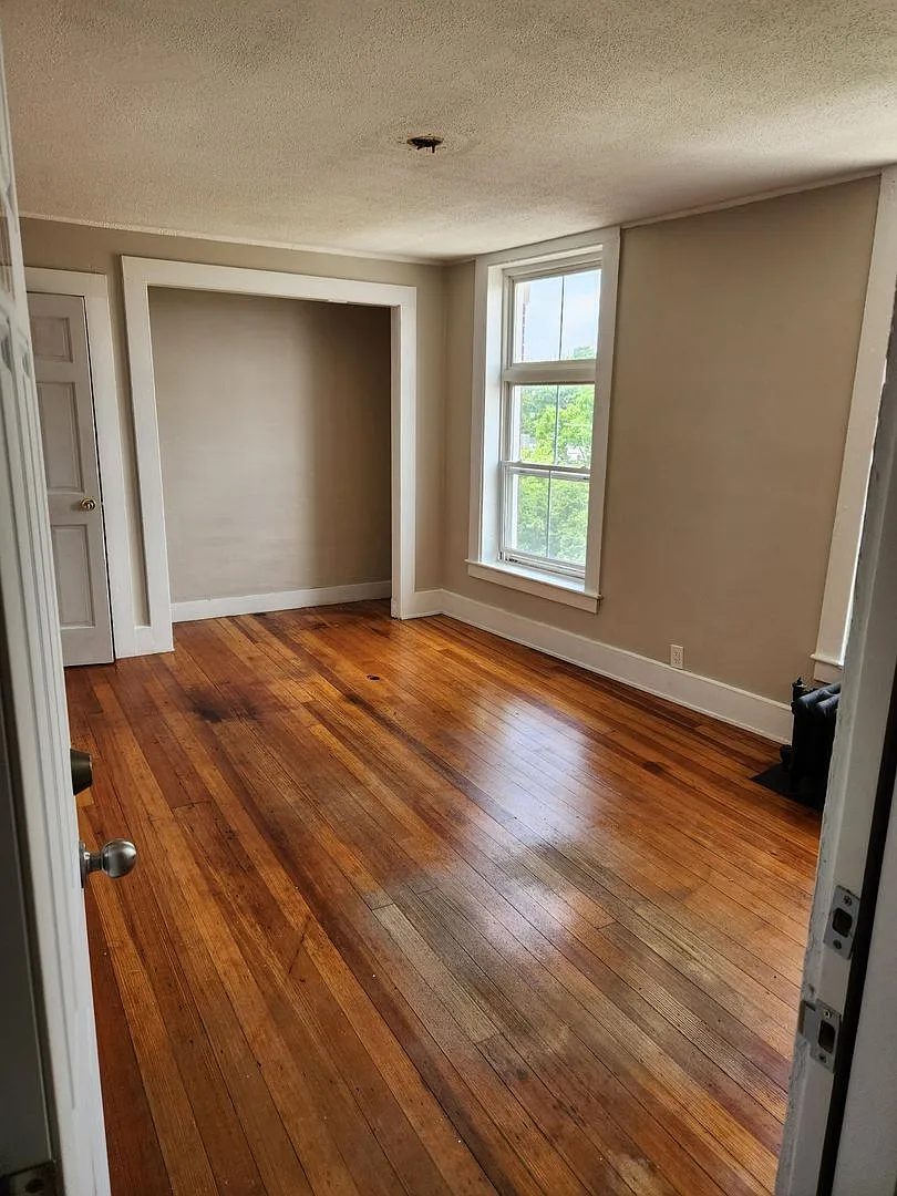 6 North Main Street — Photo 4