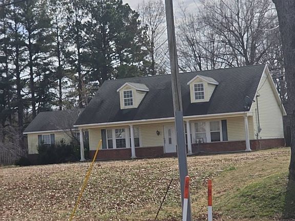 2nd image of 446 Old Military Rd E