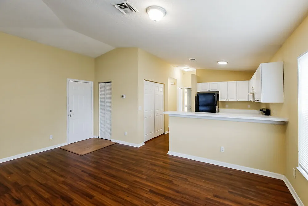 3 bed, 2.0 bath, 1258 sqft, $2,575 — Photo 3