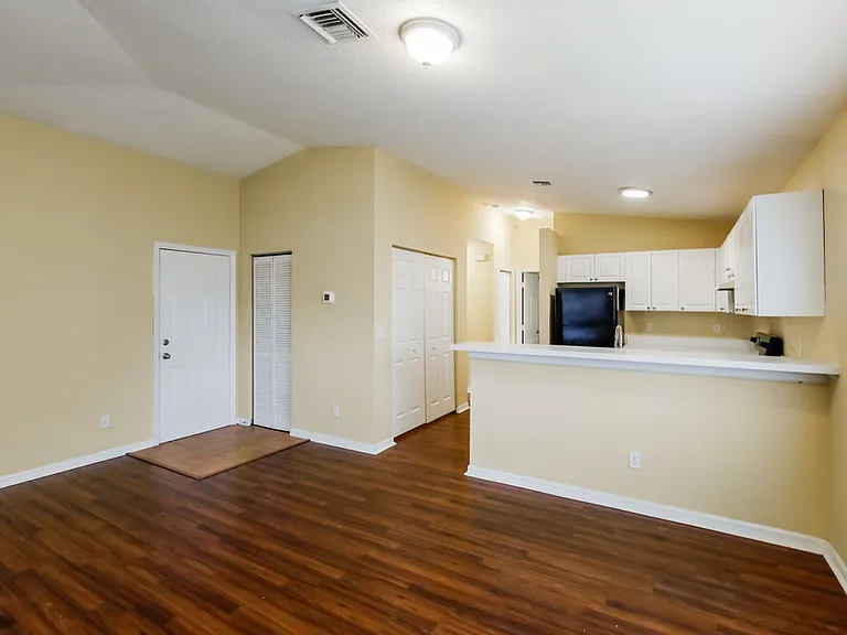 2320 Douglas St — Photo 3