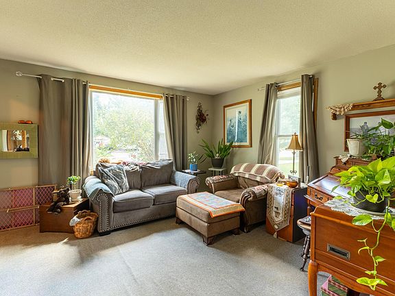 5th image of 415 3rd St SE