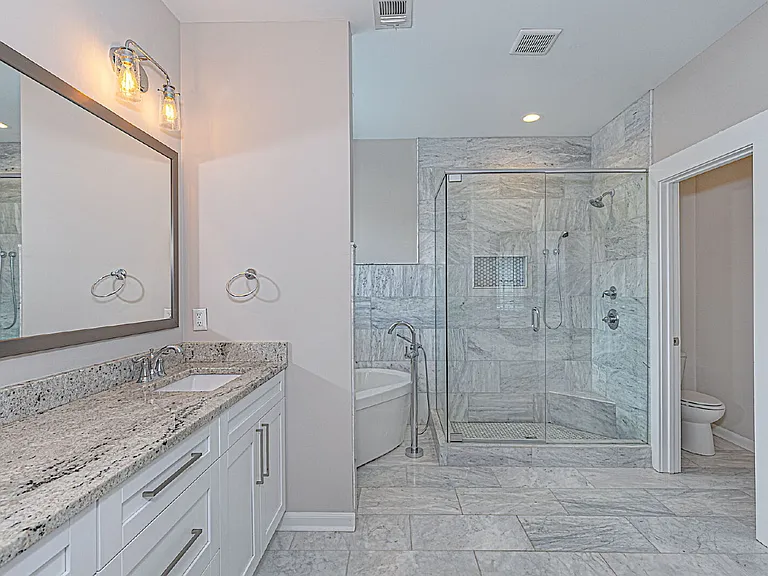 2033 Cherokee Dr — Photo 16