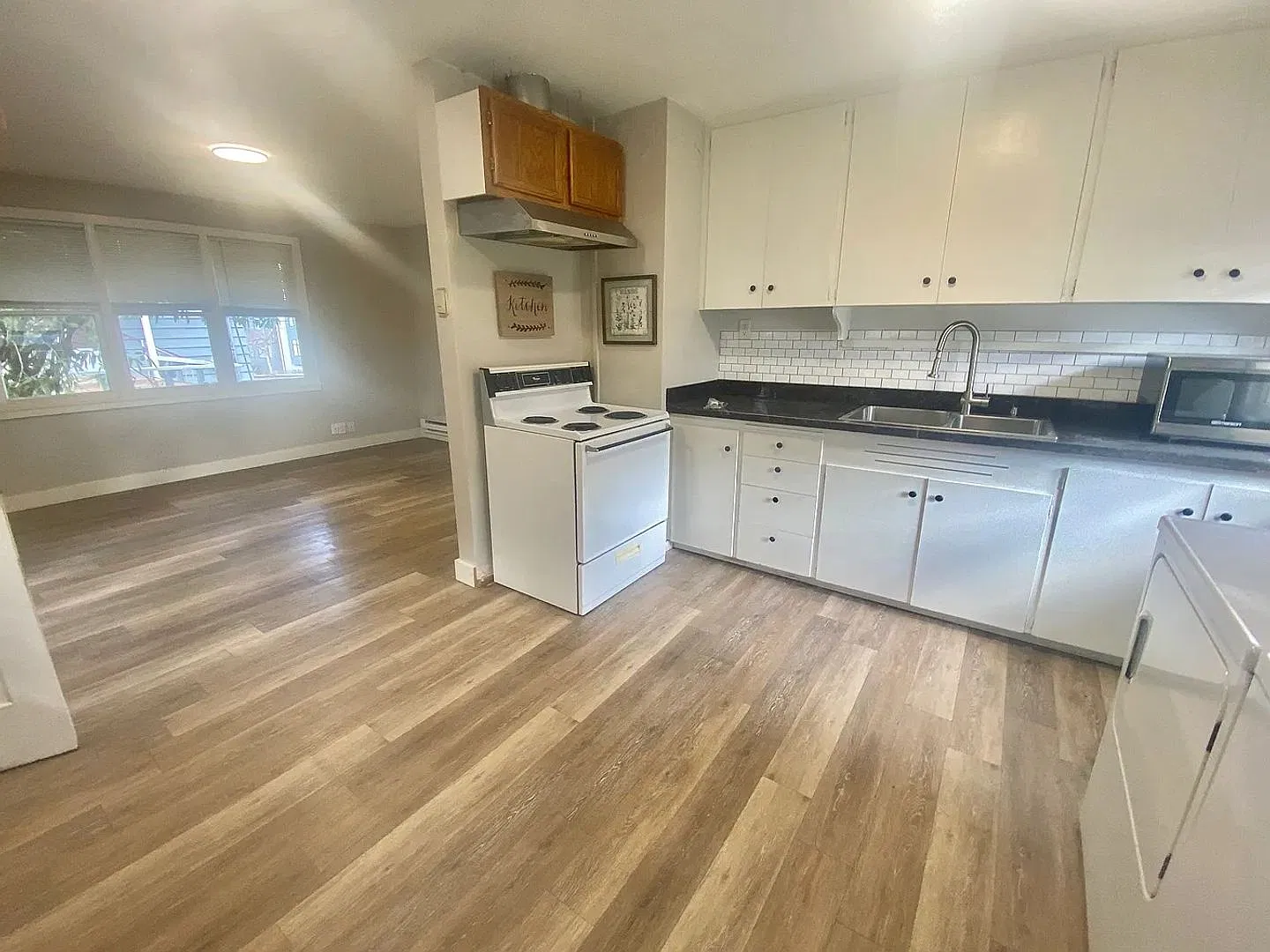 Charming 2-Bedroom Houghton Bungalow — Photo 4