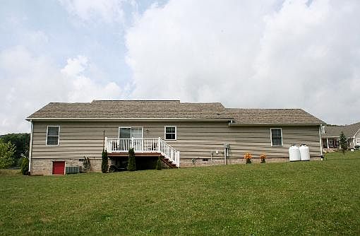 4th image of 100 Goldenrod Ln