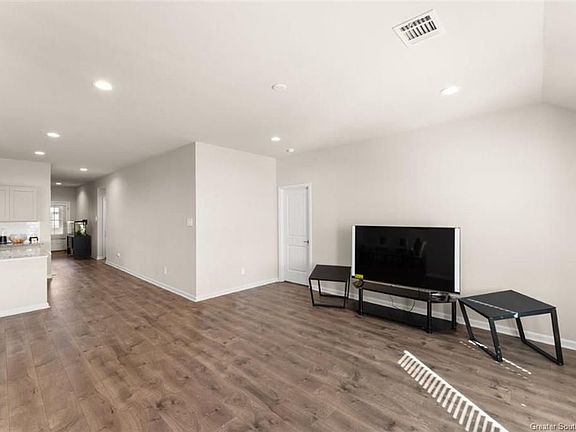 4th image of 4042 Starling Pl