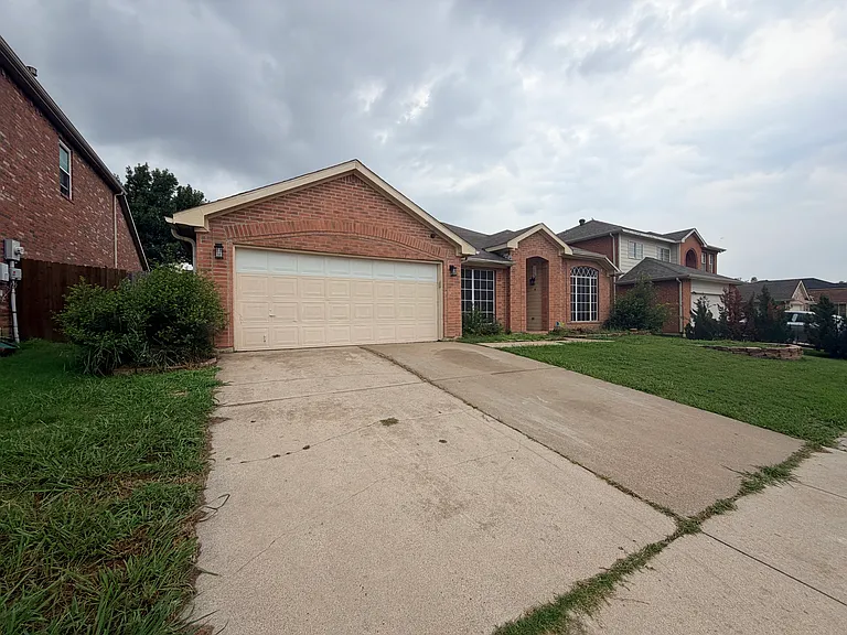 1023 Bonanza Dr — Photo 3