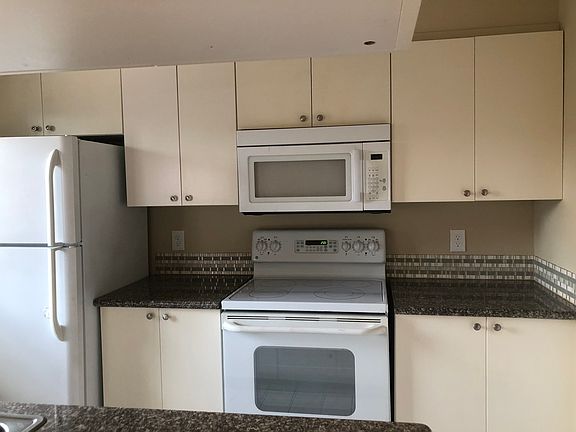 Kitchen (Pic 2)