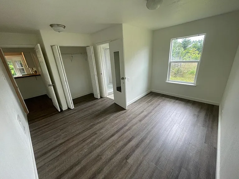 669 S Main St — Photo 16