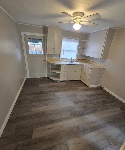 345 NE 6th St #4 — Photo 6