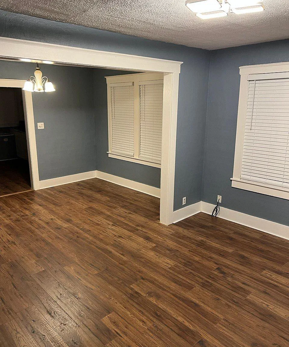 3 bed, 909 sqft, $1,700 — Photo 2
