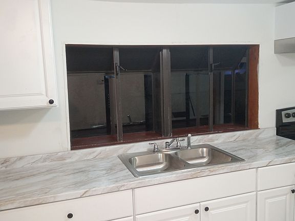 5th image of 5106 E Seneca Ave