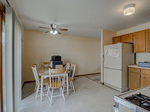 4th image of 1114 N Oak Ter