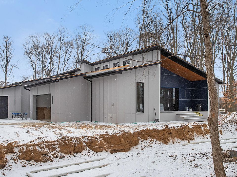 1st image of 585 Hawksnest Dr