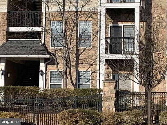 4th image of 5123 Travis Edward Way APT B