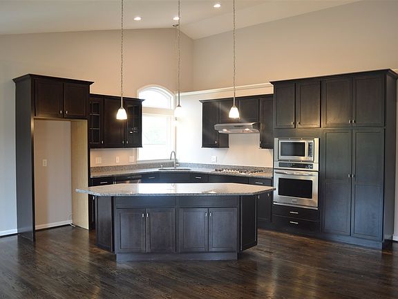 2nd image of 1609 Tremont Ct #126TE
